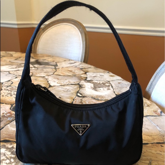 kendall jenner prada bag